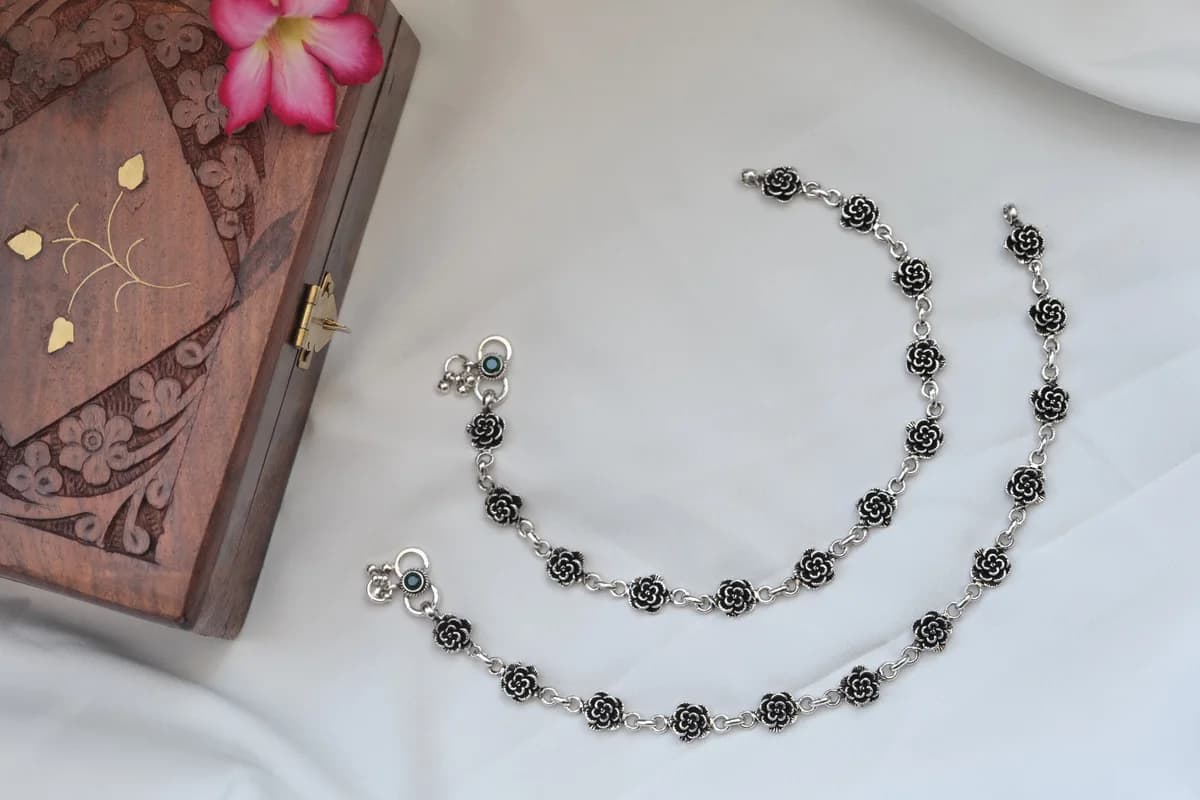 FLOWER OXIDISED PAYAL 