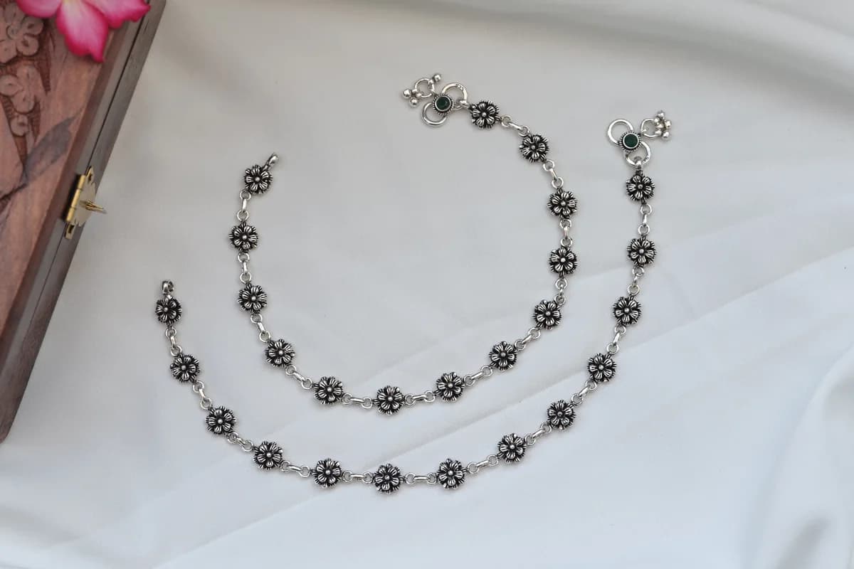 FLOWER OXIDISED PAYAL 